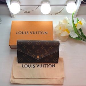 Authentic Louis Sarah Wallet - mint
